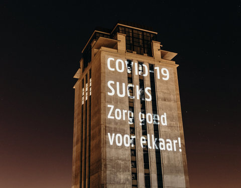 Corona projectie op Boekentoren, slogan 4