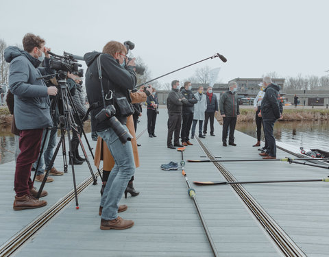 Koning Filip bezoekt roeitraining voor de Olympische Spelen