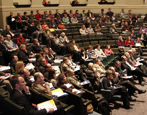 Symposium 'Tien jaar nieuwe artsenopleiding aan de Universiteit Gent'-14739