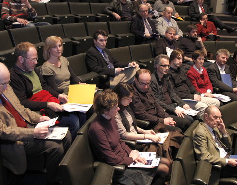 Symposium 'Tien jaar nieuwe artsenopleiding aan de Universiteit Gent'-14745