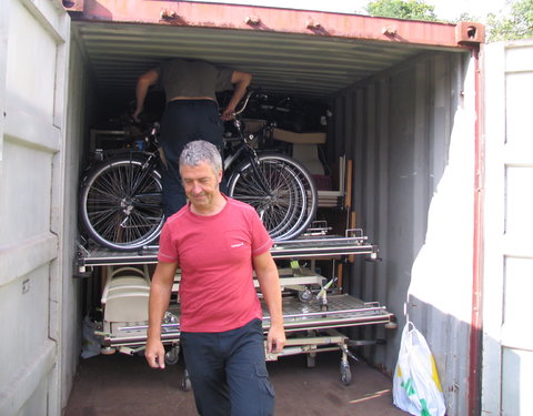25 oude fietsen van de Dienst Werk van de Stad Gent worden overgedragen aan de vzw KICORA uit Tanzania, met de logistieke steun 