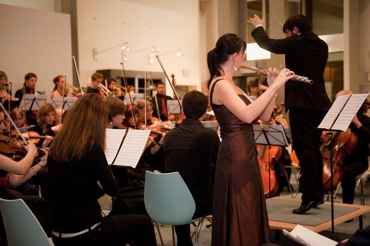 Voorstelling jaarverslag 2008 dienst StudentenActiviteiten DSA en opvoering van symfonisch gedicht voor fluit en orkest 'En Gant