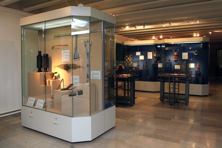 Nocturne van de presentatie ‘(On)belangRIJKE dingen’ in het UGent museum van de Etnografische Verzamelingen-31044