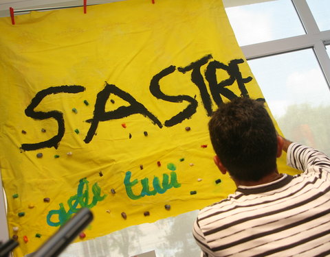 Spaanse wielrenner Carlos Sastre, tourwinnaar 2008, schenkt cheque aan Kinderkankerfonds en bezoekt UZ Gent-32273