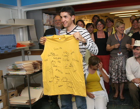Spaanse wielrenner Carlos Sastre, tourwinnaar 2008, schenkt cheque aan Kinderkankerfonds en bezoekt UZ Gent-32277