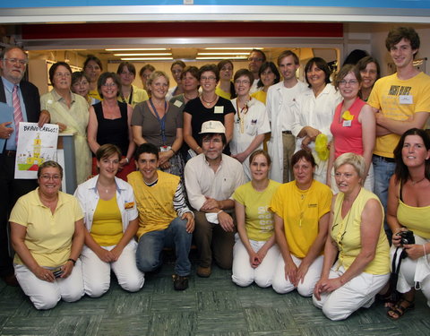 Spaanse wielrenner Carlos Sastre, tourwinnaar 2008, schenkt cheque aan Kinderkankerfonds en bezoekt UZ Gent-32278