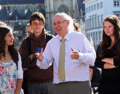 Prof. Luc De Grauwe leidt voor laatste keer studenten rond in Gent