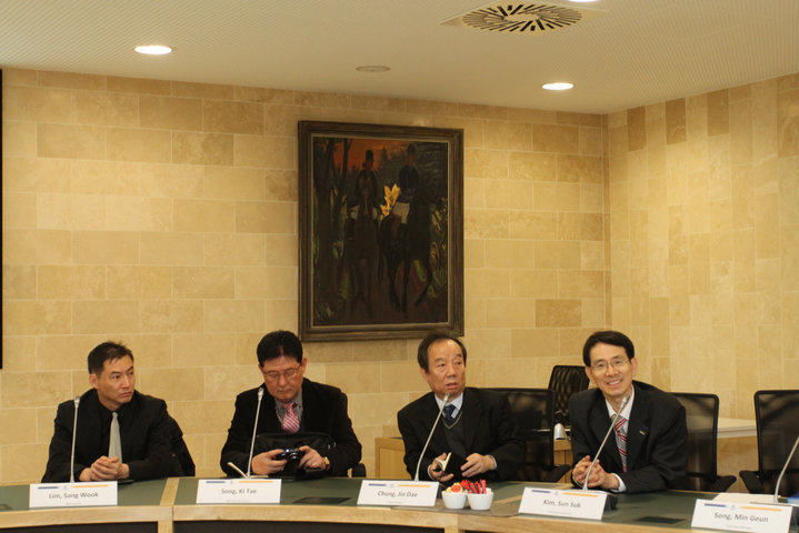 Ondertekening financieel akkoord tussen UGent en Koreaanse partners i.v.m. branch campus in Incheon (Zuid-Korea)-3928