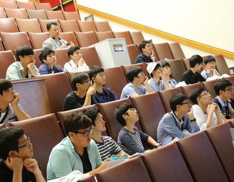 Koreaanse scholieren (Seoul) bezoeken UGent-44437