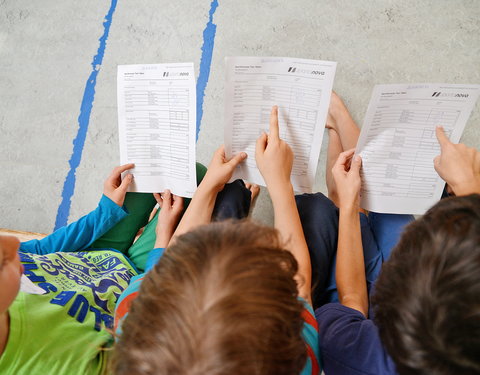 In basisschool De Boomgaard testen studenten LO kinderen in het kader van het Vlaams SportKompas-45574
