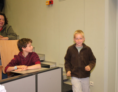 Kinderuniversiteit 'Groeit chocolade aan de bomen?'-5951