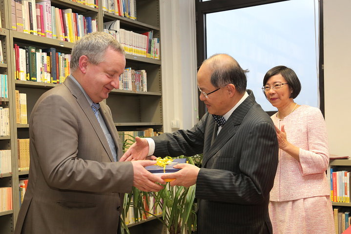 Opening Taiwan Resource Center for Chinese Studies in de vakgroepbibliotheek Sinologie-60041