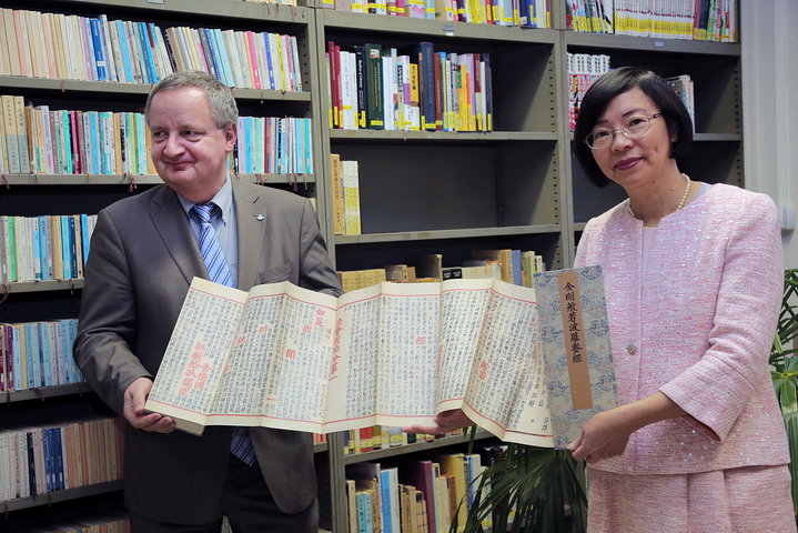 Opening Taiwan Resource Center for Chinese Studies in de vakgroepbibliotheek Sinologie-60047