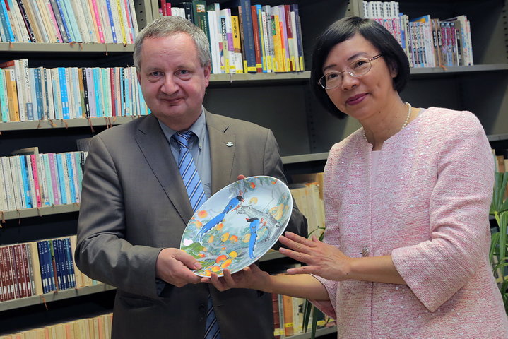 Opening Taiwan Resource Center for Chinese Studies in de vakgroepbibliotheek Sinologie-60048
