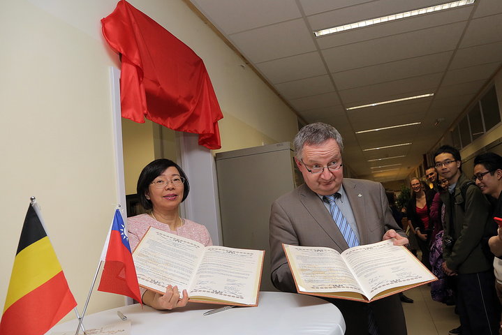Opening Taiwan Resource Center for Chinese Studies in de vakgroepbibliotheek Sinologie-60052