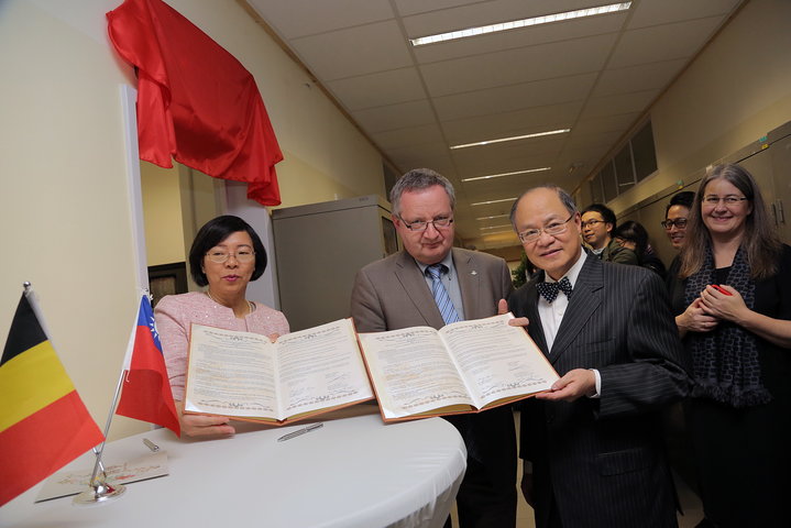 Opening Taiwan Resource Center for Chinese Studies in de vakgroepbibliotheek Sinologie-60053