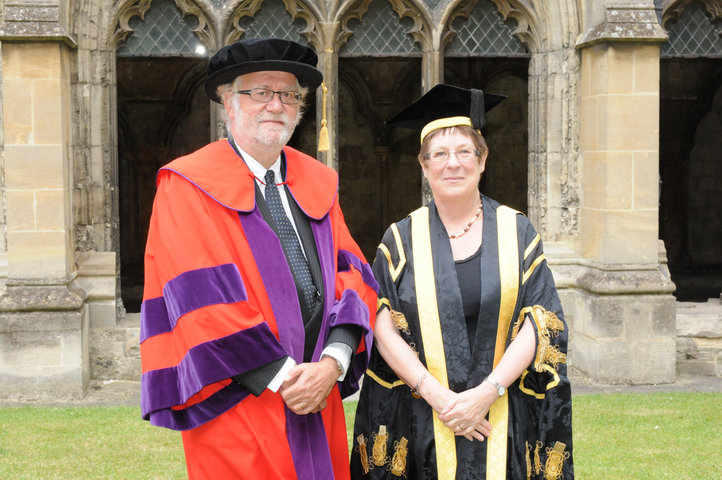 Rector Paul Van Cauwenberge ontvangt eredoctoraat van University of Kent-6506