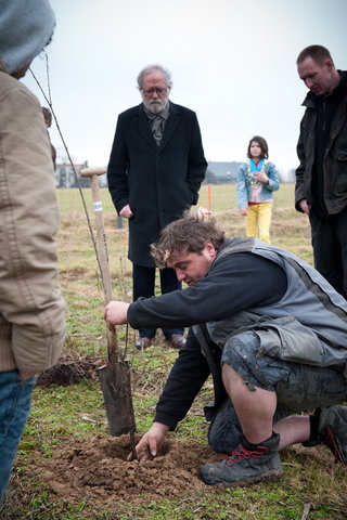 Aanplanten van laatste bomen van het eerste UGent-bos, een initiatief van het UGent1010-team (studentenorganisatie die de ecolog