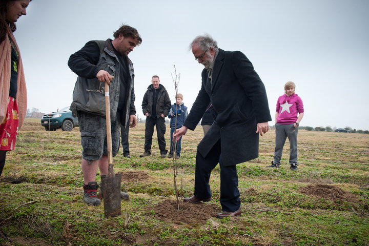 Aanplanten van laatste bomen van het eerste UGent-bos, een initiatief van het UGent1010-team (studentenorganisatie die de ecolog