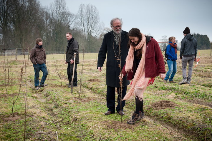 Aanplanten van laatste bomen van het eerste UGent-bos, een initiatief van het UGent1010-team (studentenorganisatie die de ecolog