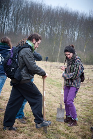 Aanplanten van laatste bomen van het eerste UGent-bos, een initiatief van het UGent1010-team (studentenorganisatie die de ecolog