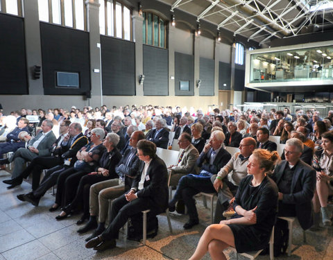 Uitreiking institutioneel eredoctoraat