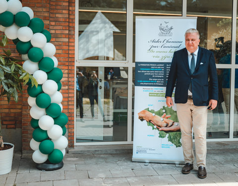 Opening Dierendispensarium in aanwezigheid van Prins Laurent