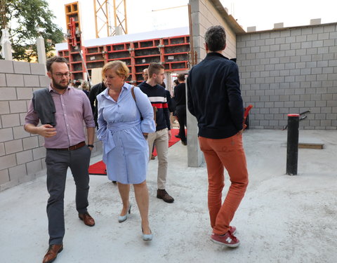 Symbolische eerstesteenlegging uitbreiding studentenrestaurant De Brug 