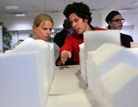 Symbolische eerstesteenlegging uitbreiding studentenrestaurant De Brug 