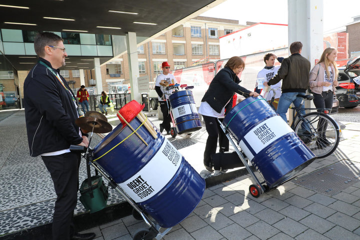 Opening academiejaar: drumband verwelkomt studenten